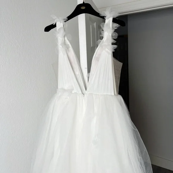 NEW Katie May Aurora Gown in Ivory - Picture 9 of 16